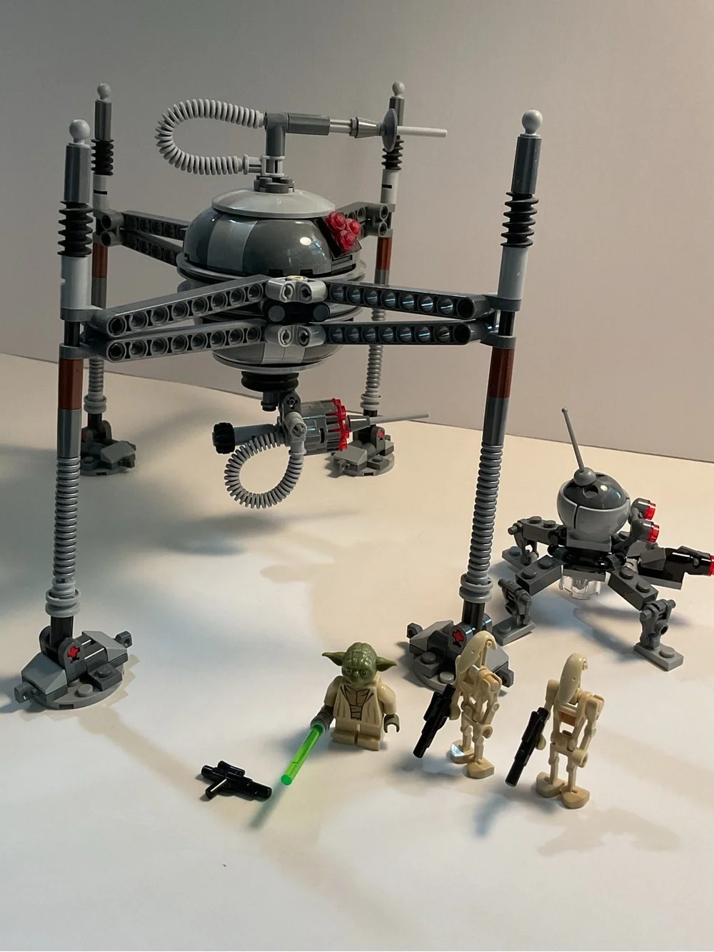 Lego Star Wars Homing Spider Droid Set with Yoda 75142-1